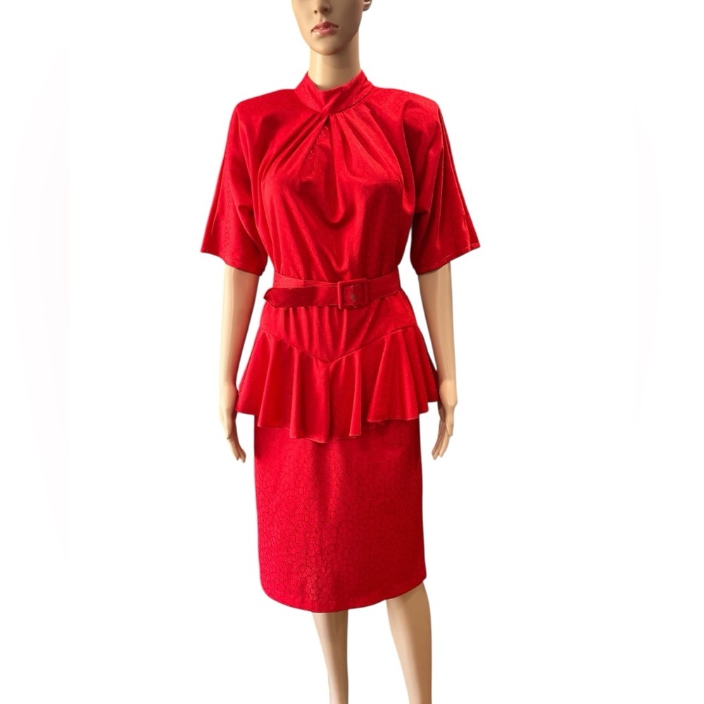 Cherry red Lucky Barbara Peplum Dress geometric embossed Size -12 70’s vintage